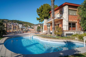  Pool House Barcelona  Барселона